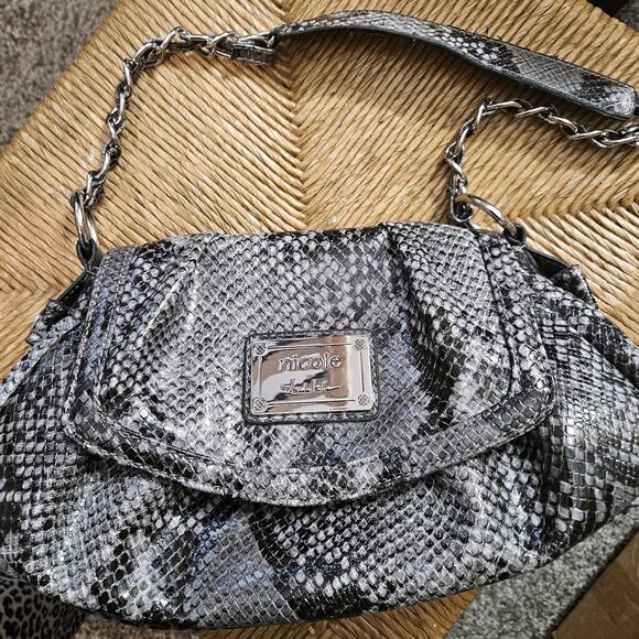 Nicole Miller Purse Patent Snakeskin Print Pattern Chain Accent Strap Zippers LN - Picture 6 of 12